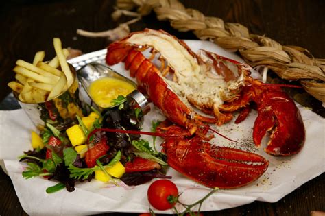 LOBSTER PENINSULA .